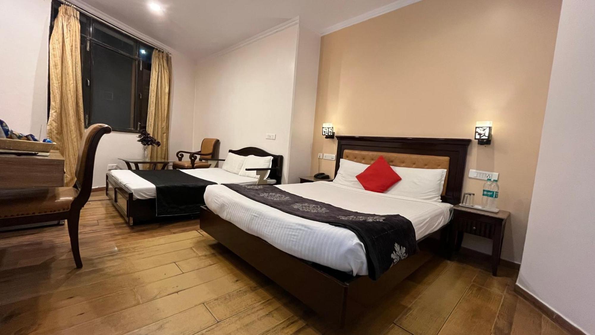 Hotel Marc Shimla Eksteriør billede