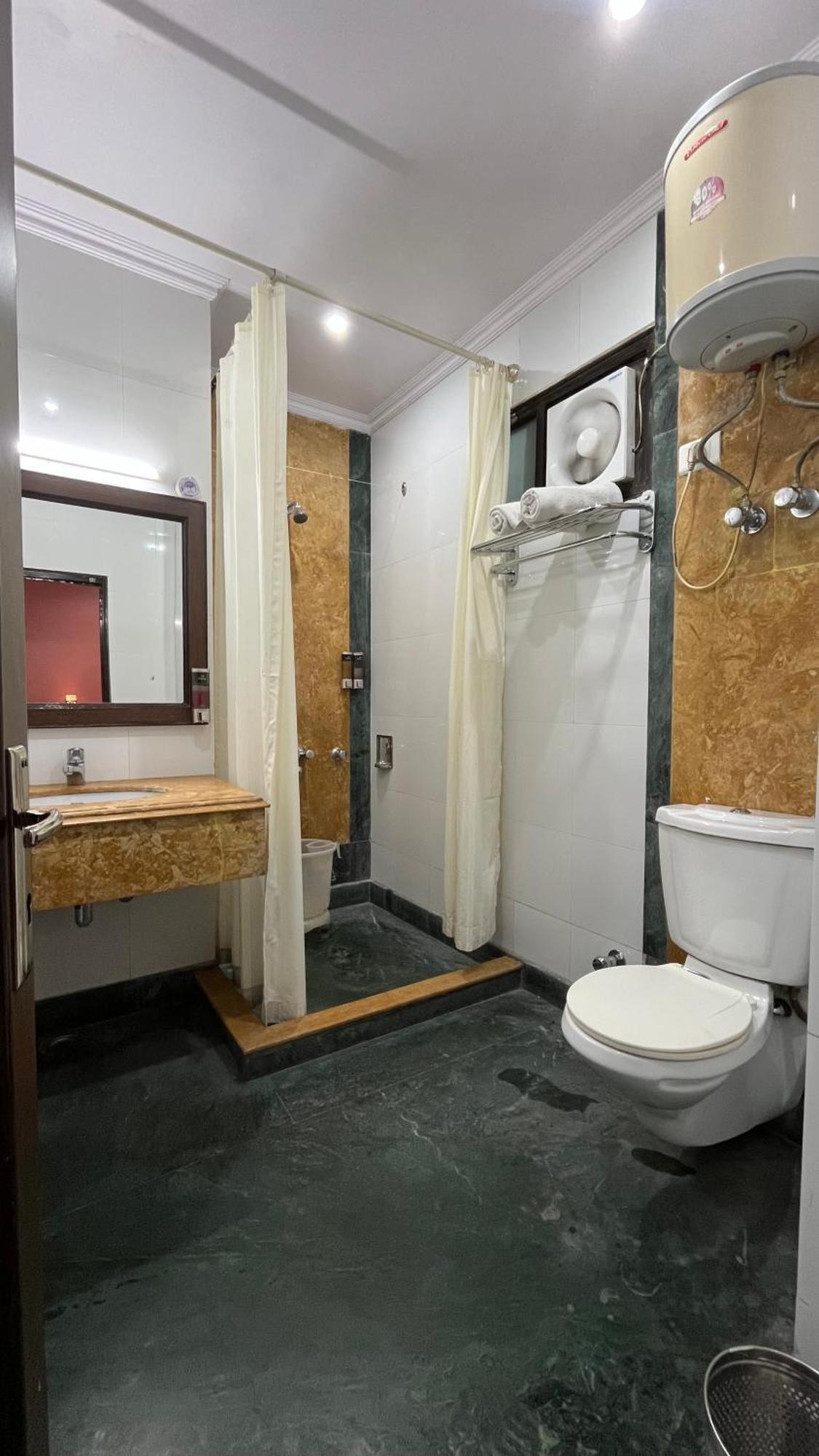 Hotel Marc Shimla Eksteriør billede